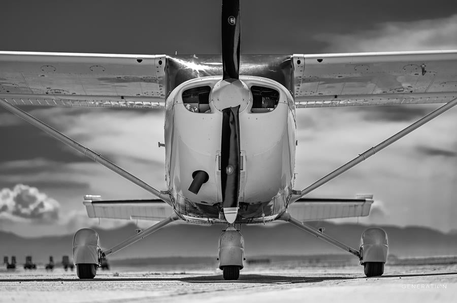 Striking Cessna 172R Interior